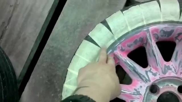 Как покрасить диск не снимая резину