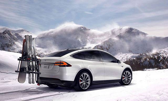 Электрический кроссовер Tesla Model X был представлен официально