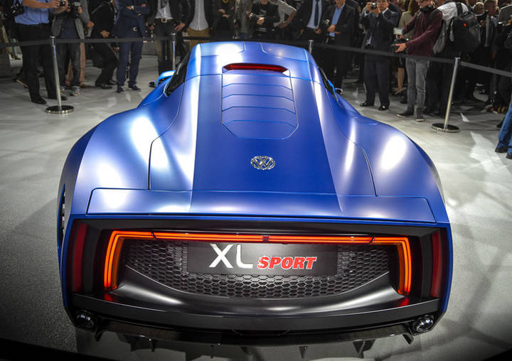 Volkswagen XL Sport  в павильоне парижского автосалона 2014