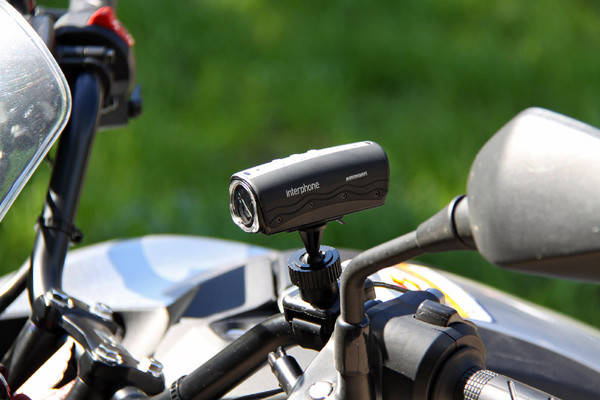 Экшен камера: крепление на руле мотоцикла