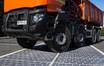 Автомобилисты во Франции начали осваивать дорогу из солнечных батарей