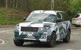 Новый Range Rover потихоньку раздевается