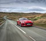 Новая модификация Jaguar F-TYPE с четырехцилиндровым двигателем: динамика истинного спорткара и выдающаяся экономичность