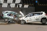 Краш-тест двух поколений Toyota Corolla: кто кого?