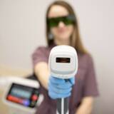 Лазерная эпиляция подмышек для мужчин: эффективное решение для гладкой кожи без раздражений и ежедневного бритья