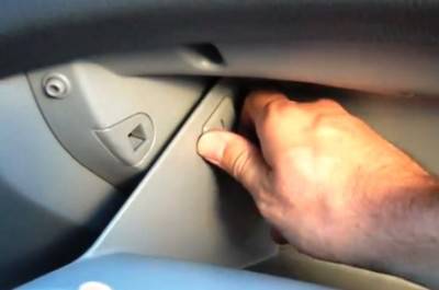 Замена салонного фильтра Hyundai Elantra