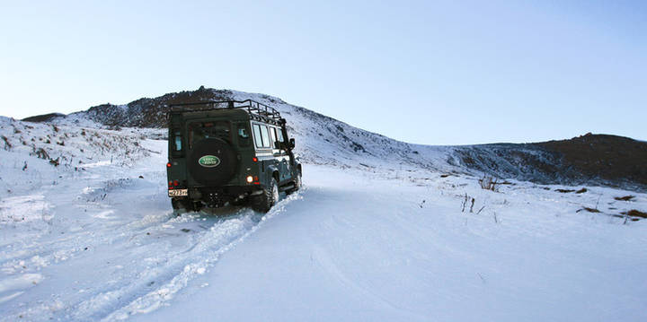 Land Rover Defender 110 TDSW Challenger на снежном перевале