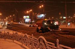 Киев активно вывозит снег