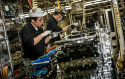NISSAN работает над новыми моторами, а Toyota создала автомобиль-батарейку