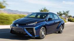 Полный цикл: на каким топливе ездит новый седан Toyota?