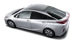 На крыше гибрида Toyota Prius начнут устанавливать солнечные батареи