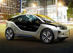 Владельцам электрокаров BMW предоставят машину для дальних поездок