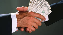 Компроматы на крупных чиновников стали достоянием общественности Компроматы на крупных чиновников стали достоянием общественности