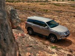 Новый Тойота Фортунер вызывает большой интерес со стороны автолюбителей