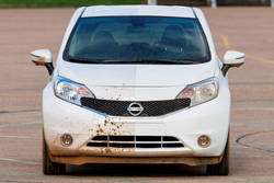 Автомобиль с самоочисткой кузова: тестируют MAN и Nissan