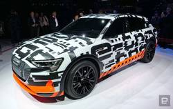 Audi представила 250 камуфляжных прототипов e-tron на дорогах Женевы