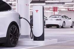 Тесла представила небольшие станции зарядки, предназначенные для городов