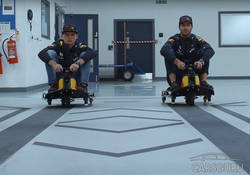Видеоролик от команды Red Bull: два пилота соревнуются на картах в штаб-квартире