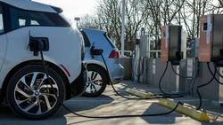К 2030 году электромобили станут дешевле машин на бензине и дизеле