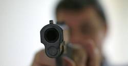 В Ростове неизвестный трижды выстрелил в посетителя кафе