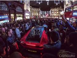 Россиянка шокировала Лондон уникальным Lamborghini с камнями Swarovski