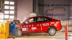 Безопасность Lada Vesta SW Cross вызывает серьезные сомнения. Видео