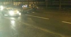 В Петербурге минувшей ночью перевернулся автомобиль Opel