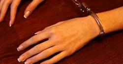 Астраханка в ходе драки из-за мужчины, украла золотую цепочку