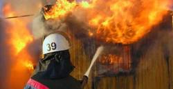 Два человека погибли при пожаре в бытовке в Дмитровском районе