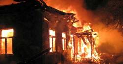Два человека погибли при пожаре дома в Красном Сулине